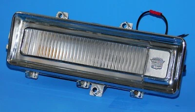 1968 1969 CADILLAC ELDORADO OEM TURN SIGNAL SIDE MARKER LIGHT ASSEMBLY - RH - Image 1 of 4