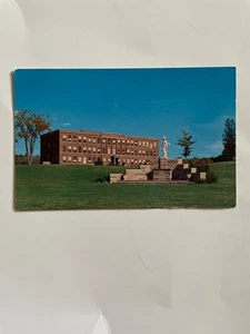 AK Sullivan Hall Liberal Arts Gebäude - Bild 1 von 2