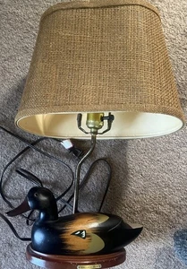 Vintage Wood Mallard Hen Duck Lamp with Shade 1950 Works Wood Glass Eye - Picture 1 of 11