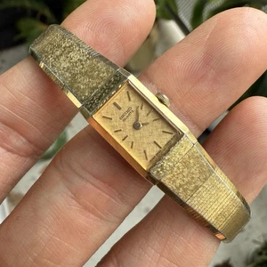 Reloj de cuarzo vintage Seiko para mujer 2E20-0040 de vestir tono dorado rectangular 12 mm 6" - Imagen 1 de 7
