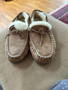 *LL Bean Mens Brown Suede Wicked Good Shearling Lined Moccasin Slippers 10 - Picture 1 of 3