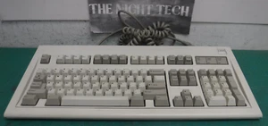 Teclado Clicky 1986 vintage IBM modelo M | P/N 1390131 - Imagen 1 de 12