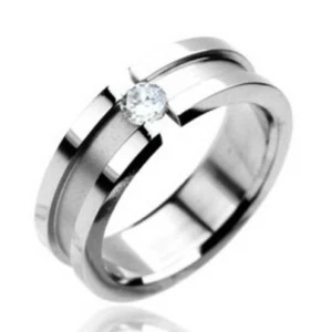 CHIUDI! Fede Nuziale a Righe con Zirconi Galleggianti in Acciaio Inox 0,20 Carati - Foto 1 di 1