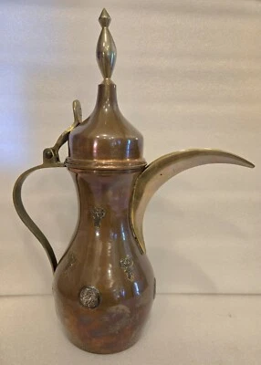 Tetera vintage grande árabe de Oriente Medio hecha a mano de latón cobre con adornos dorados 17" Foto 1 de 4