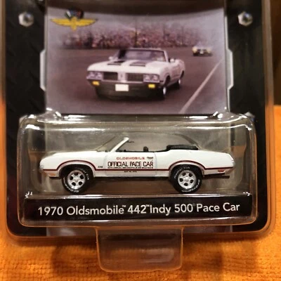 Greenlight 11600-06 1970 Oldsmobile 442 INDY 500 Official Pace Car Garage 1:64  - Image 1 of 4