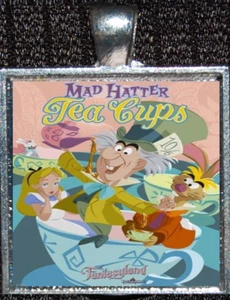 Alice im Wunderland weißer Hase Disneyland Schmuck Disney Anhänger Halskette - Bild 1 von 2