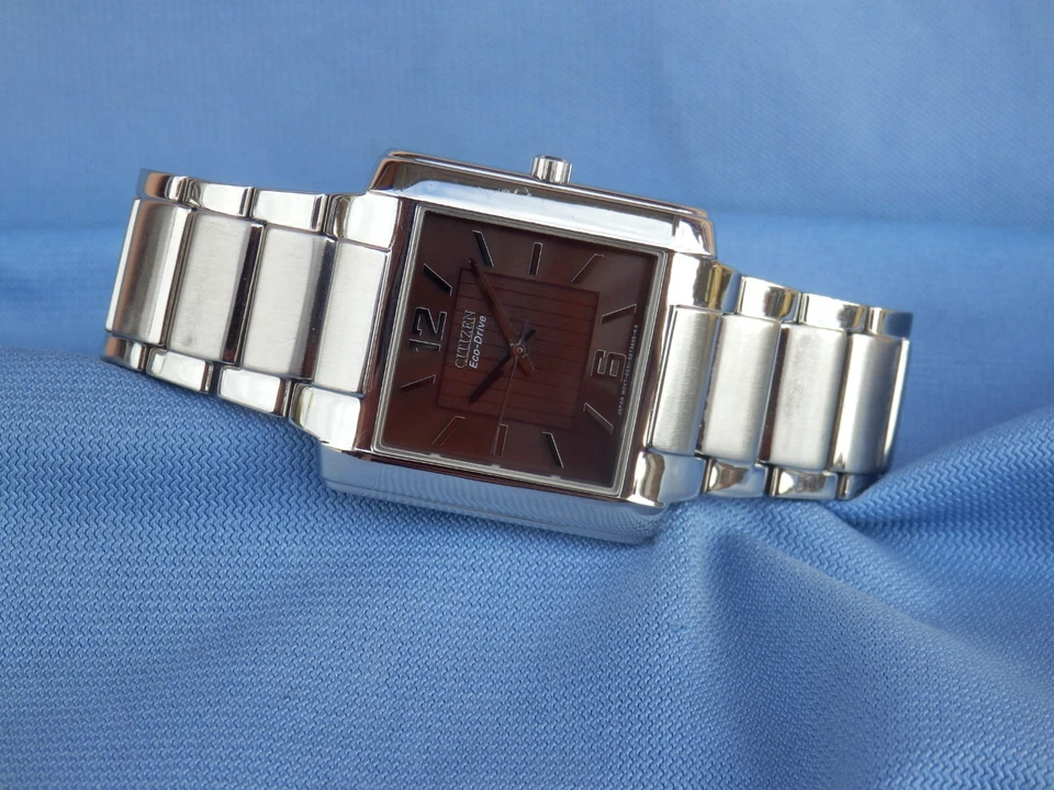 Citizen Eco Drive E031 Square Stainless Steel Sapphire Crystal Japan made 2009 - Immagine 1 di 4