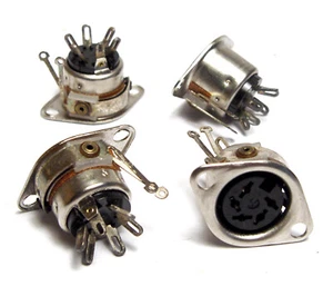 4x Hirschmann DIN-Buchse, 5-polig 240° mit Schalter, NOS - Picture 1 of 3