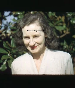 35MM Slide 1950s Kodachrome Red Border Mature Women Posing & Smiling W/ Lipstick - Picture 1 of 1