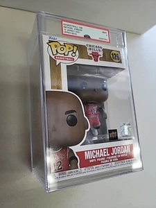 Funko Pop 2021! Camiseta deportiva exclusiva de Michael Jordan #126 Upper Deck #12 PSA 9 COMO NUEVA - Imagen 1 de 15