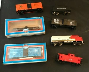 Vari modelli di treni pezzi modellini auto elettriche binari trasformatore e altro - Foto 1 di 12
