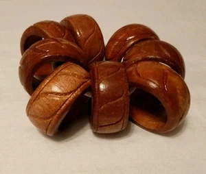 Juego de 8 servilleteros de madera para cenar hechos a mano marrón acanalado tallado - Imagen 1 de 7