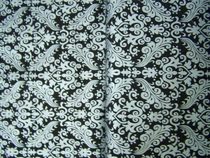 RILEY BLAKE SPARKLE DAMASK IN GRAY/BLACK COTTON FABRIC 1 YARD SC830-110 - Picture 1 of 2