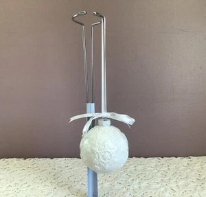 Wedgwood weiß Relief Schneeflocke Kugel Ornament Porzellan 2011 Thailand  - Bild 1 von 7