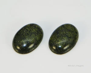 ( 18x13 - 30x22 ) ovaler Cabochon (Cab) natürlicher russischer Serpentin - Bild 1 von 1