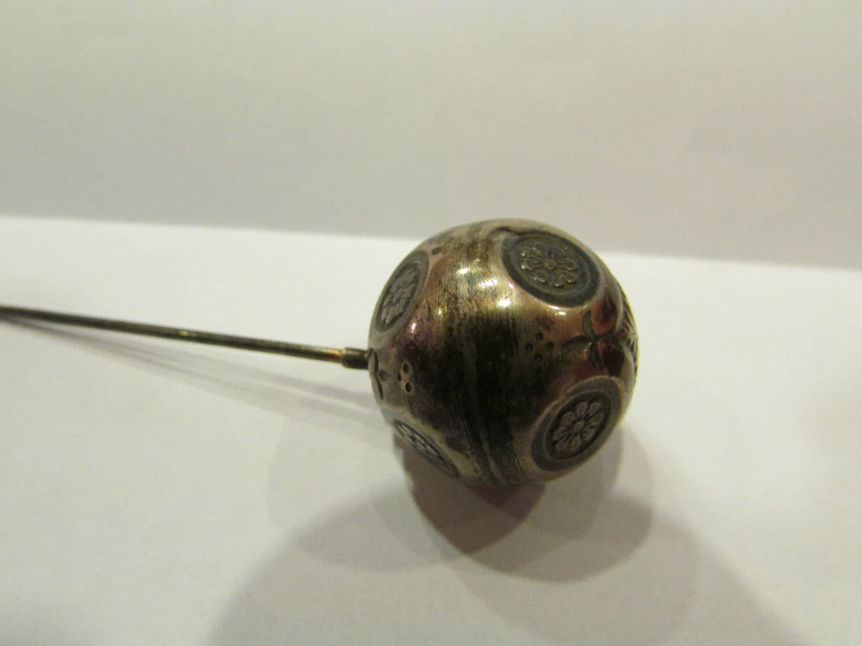 belle ancienne epingle a chapeau metal argenté decor floral - Photo 1/1