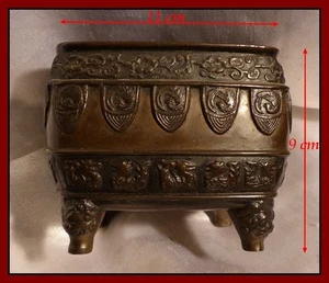 Japon Ancien Brûle-Parfum en bronze orné de Profils d'Animaux Ère Meiji XIXe - Picture 1 of 6