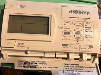 RITETEMP 8050C UNIVERSAL 7-DAY PROGRAMMABLE THERMOSTAT BAD TEMP DOWN BUTTON ASIS - Image 1 of 4