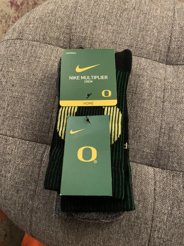 Nike Oregon Ducks Socks Size: Large 9-12 2pack 2 pair Cover