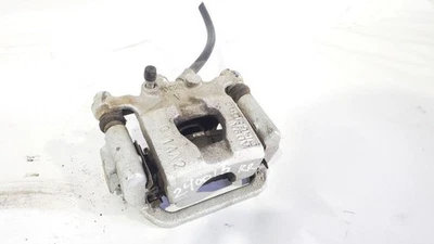 Pinza de freno trasera derecha Nissan Altima 2022 OEM tracción delantera Foto 1 de 4