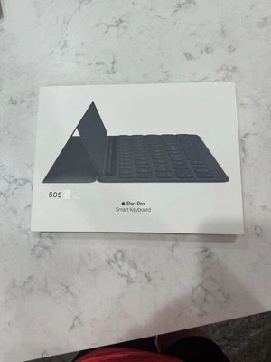 New Apple Smart Keyboard for iPad Pro / Air 3rd 10.5 inch MPTL2LLA, Black - Image 1 of 4