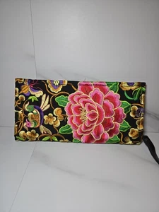 NWOT Embroidered Multicoloured Floral Clutch Bag With Wristlet Strap - Picture 1 of 8