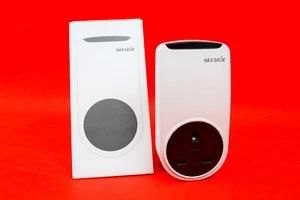 Secure Horstmann SSP301 Z-Wave Switch & Repeater Smart Plug - Picture 1 of 5