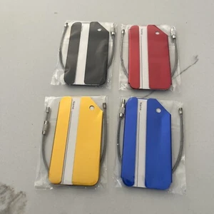 Juego de 4 etiquetas metálicas para equipaje de diferentes colores con conectores metálicos ¡¡NUEVO!!! - Imagen 1 de 2