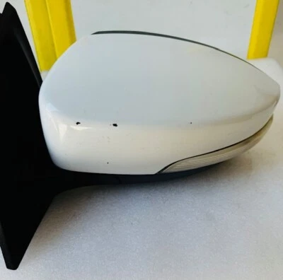 2012-14 FORD FOCUS/DRIVERS/ POWER DOOR MIRROR/ OEM/OXFORD WHITE - Image 1 of 4