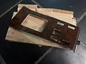 Mittel Konsole Holz Wurzel W 124 A 1246808417 Cabrio, Limousine Mercedes NOS rar - Bild 1 von 7
