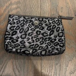 Coach Tasche mit Reißverschluss Ozelot-Print Metallic Silber/Grau/Schwarz - Bild 1 von 6