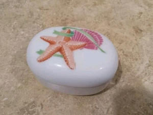 Seaview OTAGIRI white trinket box with seashells decoration - Picture 1 of 6