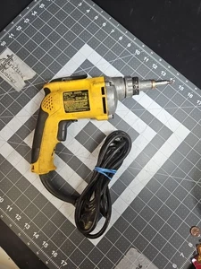 Pistola de tornillo para paneles de yeso de alta resistencia Dewalt DW274 6,3 amperios probada y funciona sin collar - Imagen 1 de 20