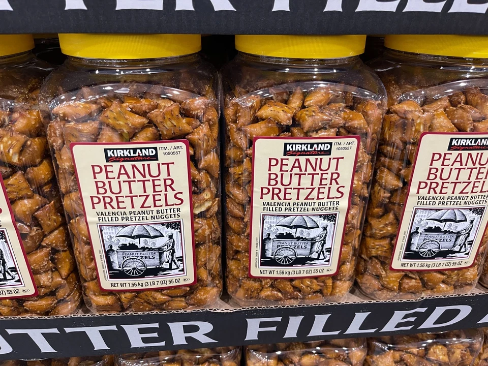 AS680S 6-Sheet Strip-Cut Paper/Credit Card Shredder without Wastebasket