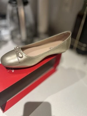 Pisos de ballet American Eagle dorados 6,5 nuevos con caja Foto 1 de 4