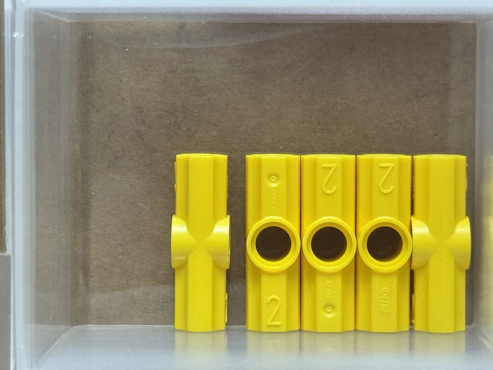 LEGO Parts - Yellow Technic, Axle Pin Connector Angled #2 - No 32034 - QTY 5 - Image 1 of 1