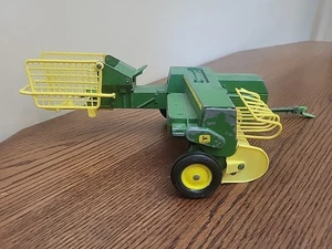 John Deere Ertl vintage Green Metal Farm Hay Baler 1/16 1970s! - Picture 1 of 10