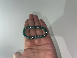 Schönes Armbandzubehör, grüne Perlen, hergestellt von meiner Tochter - Bild 1 von 5