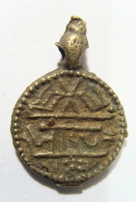 Antiguo colgante religioso talismán amuleto místico metal tono oro 54304 - Imagen 1 de 4