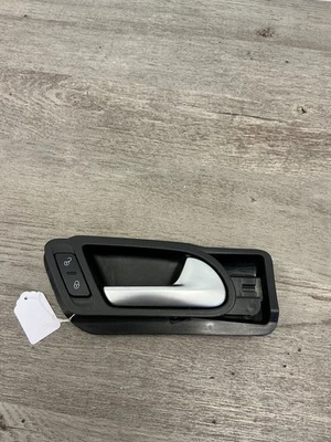 2016 Volkswagen Tiguan R Line Used Right Interior Door Handle - Image 1 of 4