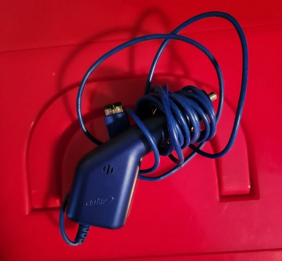 Cargador de coche Intec Gameboy Advance para GBA Gameboy Advance PÚRPURA Foto 1 de 1