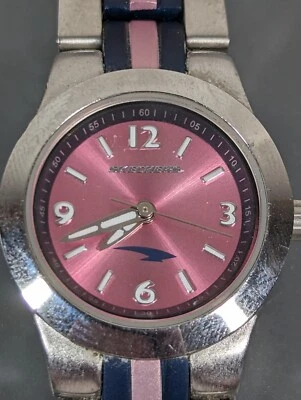 Reloj Skechers esfera rosa redonda caja tono plata correa acero inoxidable Foto 1 de 4