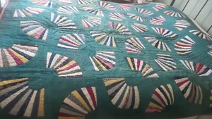 Antiker Patchwork-Quilt, Großmutters Fächer, 78"x68", mehrfarbig & grün, 1800er - Bild 1 von 12