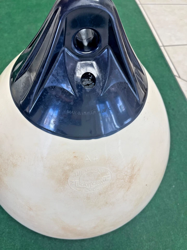 Boya Polyform A-4 20,5" Diámetro - Blanco [A-4 BLANCO] Cuerdas Negras (1 de 5) Foto 1 de 4