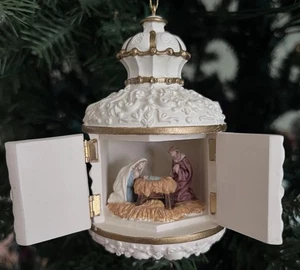 Vintage The Christmas Story Nativity White Ornament Manger Angel Diorama Door 5” - Picture 1 of 5