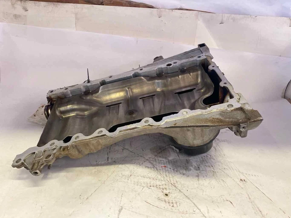 Oil Pan TOYOTA TUNDRA 07 08 09 10 11 12 13 14 15 16 17 18 19 20 21 Foto 1 de 4