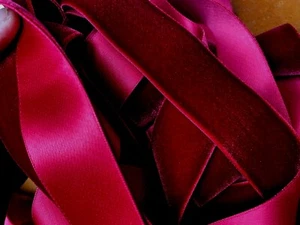 Vintage Rayon Satin Back Velvet Ribbon 1.5" Cardinal Berry Woven Edge 1yd France - Picture 1 of 4