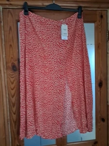 BNWT Mango Women's Midi Skirt Red and White Flowers Size 1XL - Picture 1 of 9
