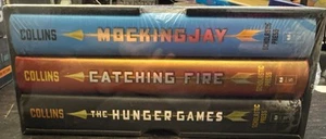 THE HUNGER GAMES Trilogie Originalverpackt Hardcover Suzanne Collins BRANDNEU VERSIEGELT!! Fs - Bild 1 von 3