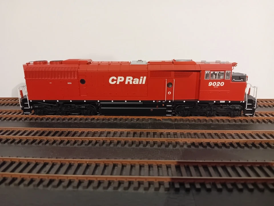 Bowser GMD SD40-2F With Factory Fitted Sound - CP - CP Rail - HO Scale - Image 1 of 4
